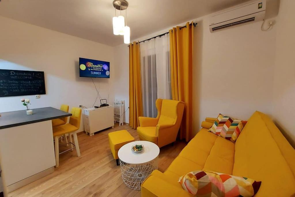 Lijepo Ureden Stan U Centru Grada Knin Exterior foto
