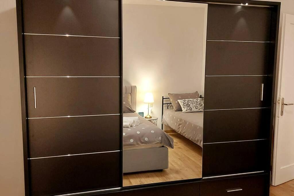 Lijepo Ureden Stan U Centru Grada Knin Exterior foto